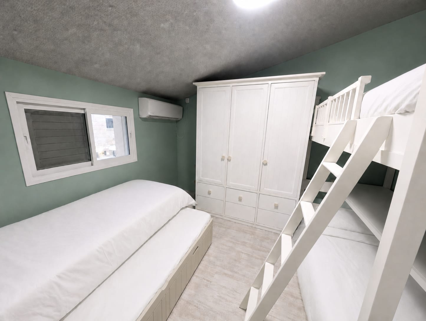 Bedroom with bunk bed