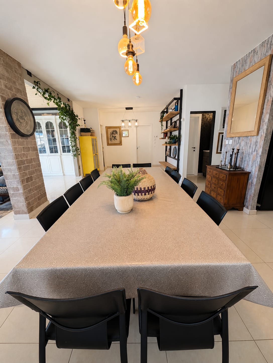 Dining room at Villa Neve Midbar