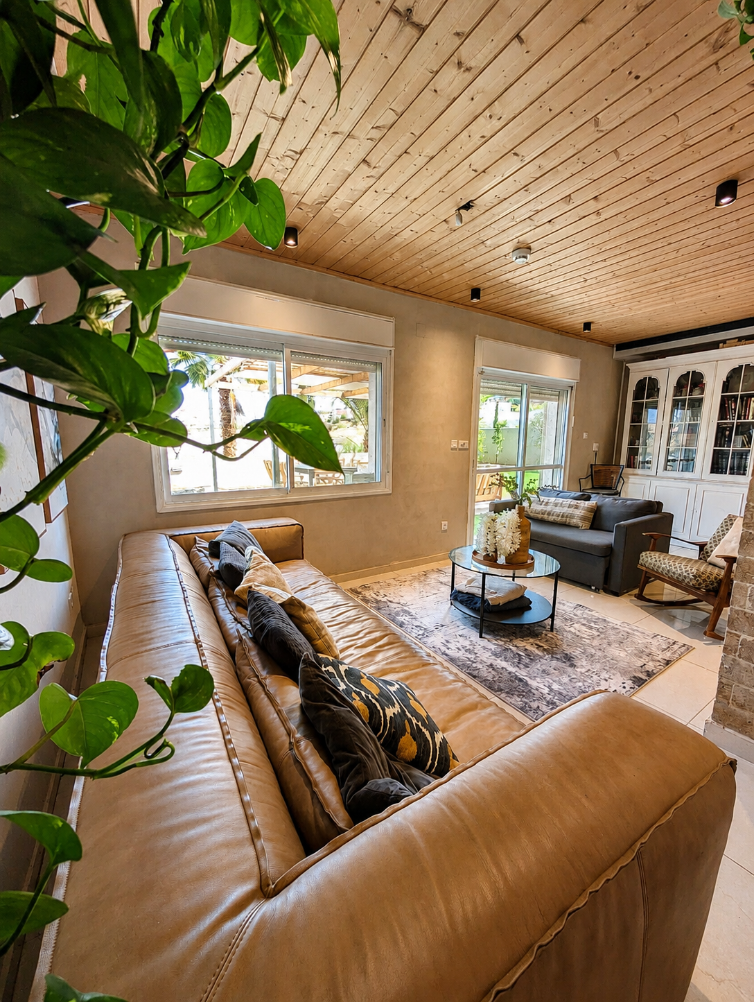 Living room sofa and seating at Villa Neve Midbar
