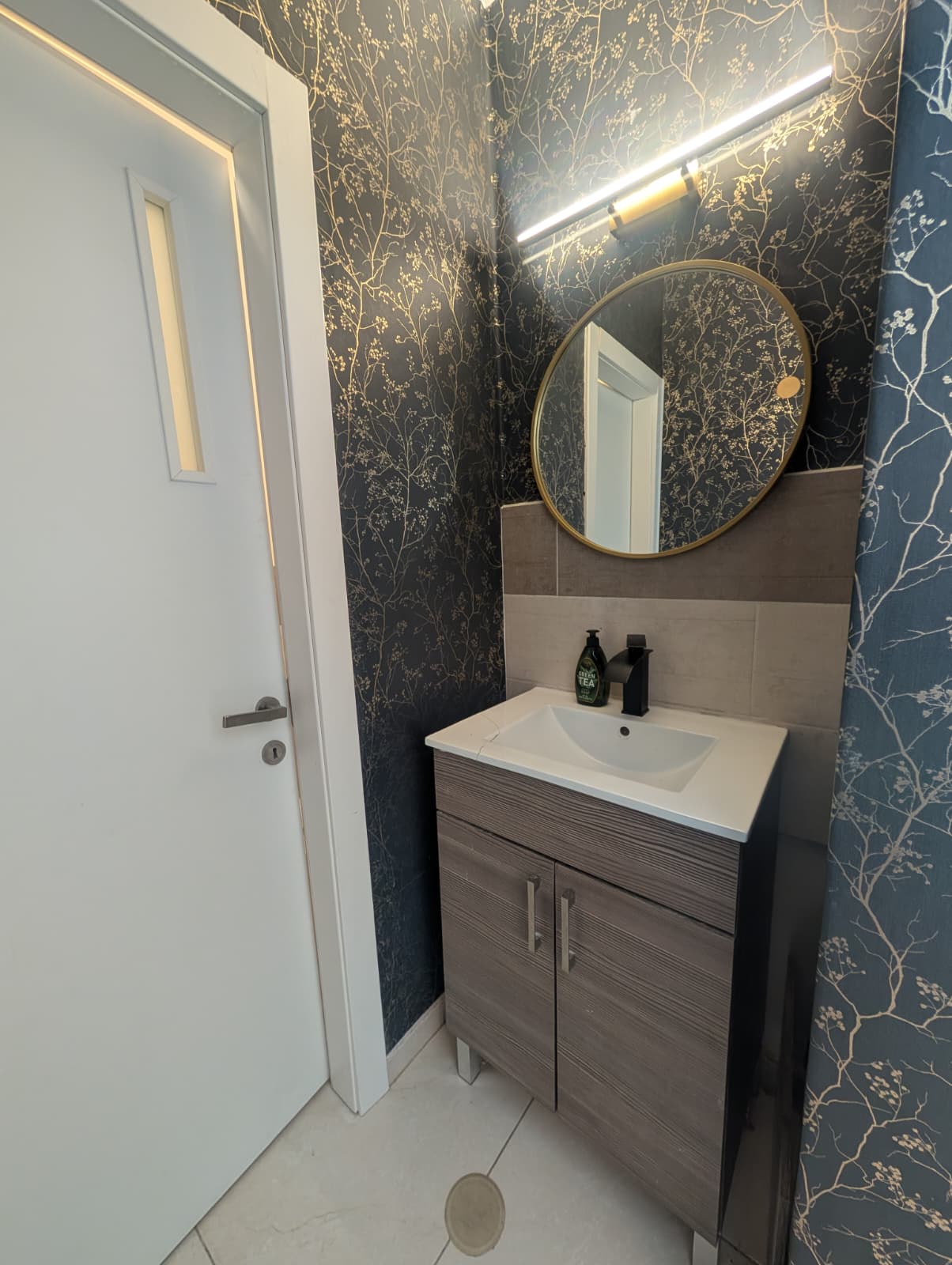 Powder room